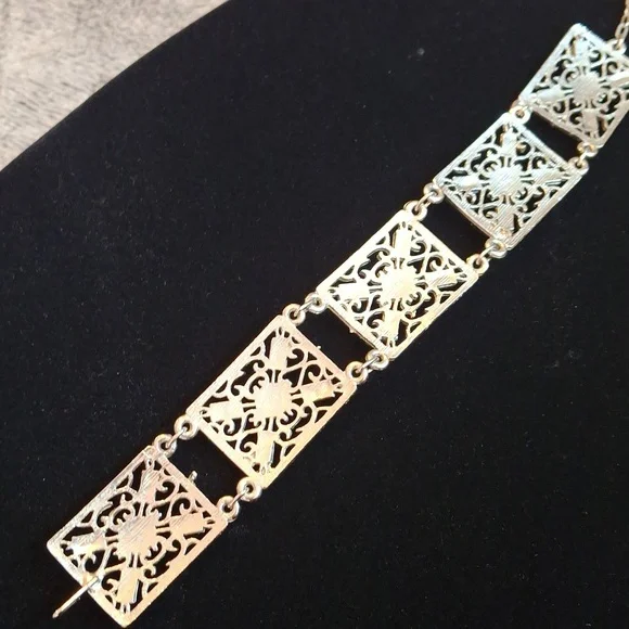 Elegant Silver and Stone Bracelet - Picture 6 of 7